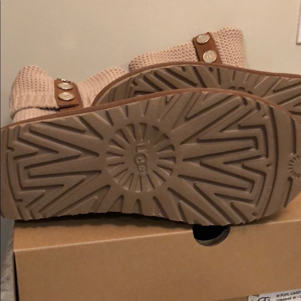 UGG - Picture 4 of 6